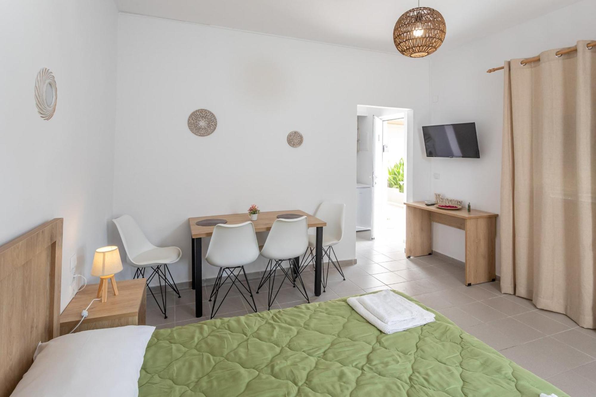 Dionysiasea 1 - Cozy Escape Steps From The Beach! Gazi Экстерьер фото