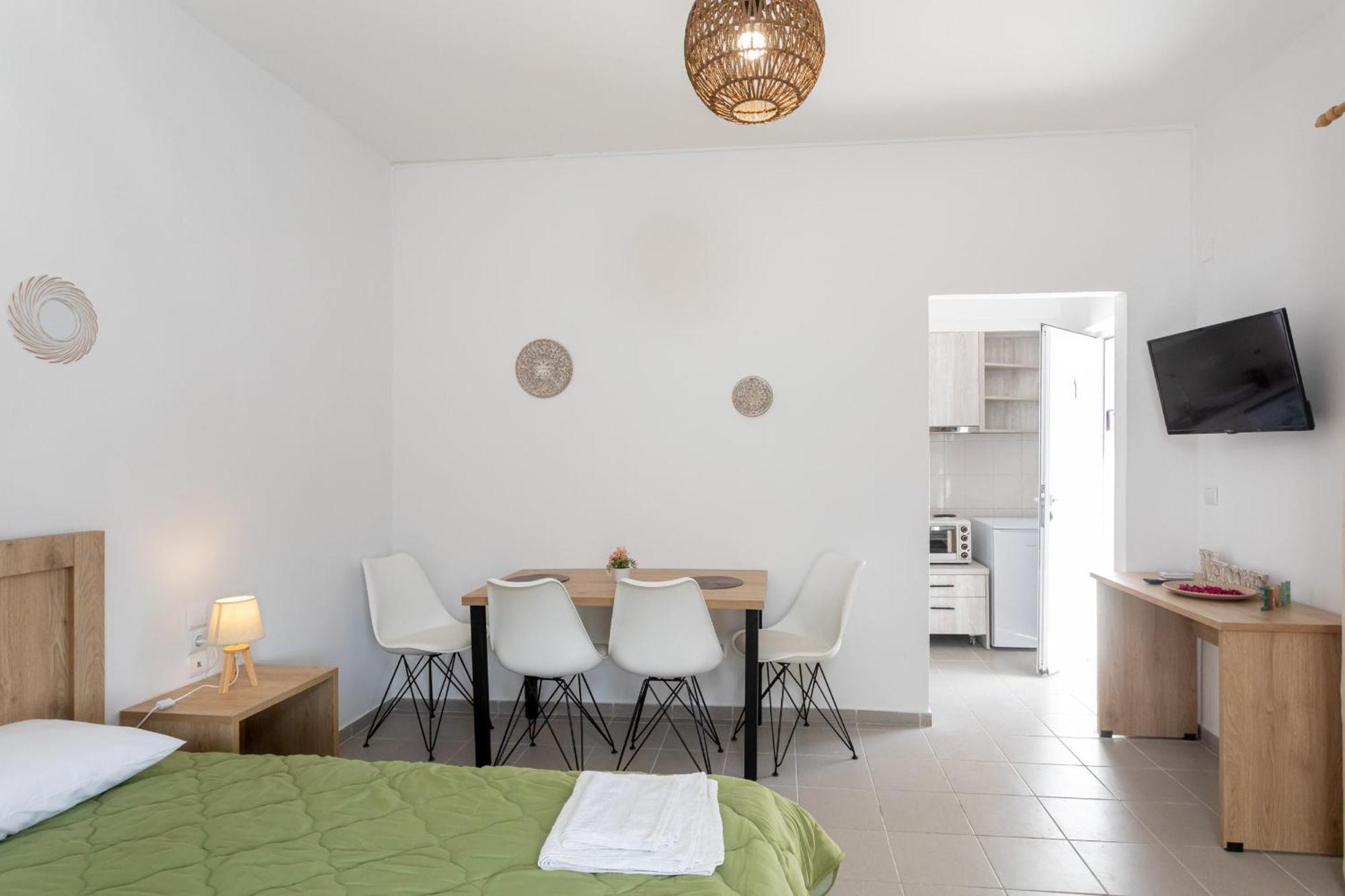 Dionysiasea 1 - Cozy Escape Steps From The Beach! Gazi Экстерьер фото